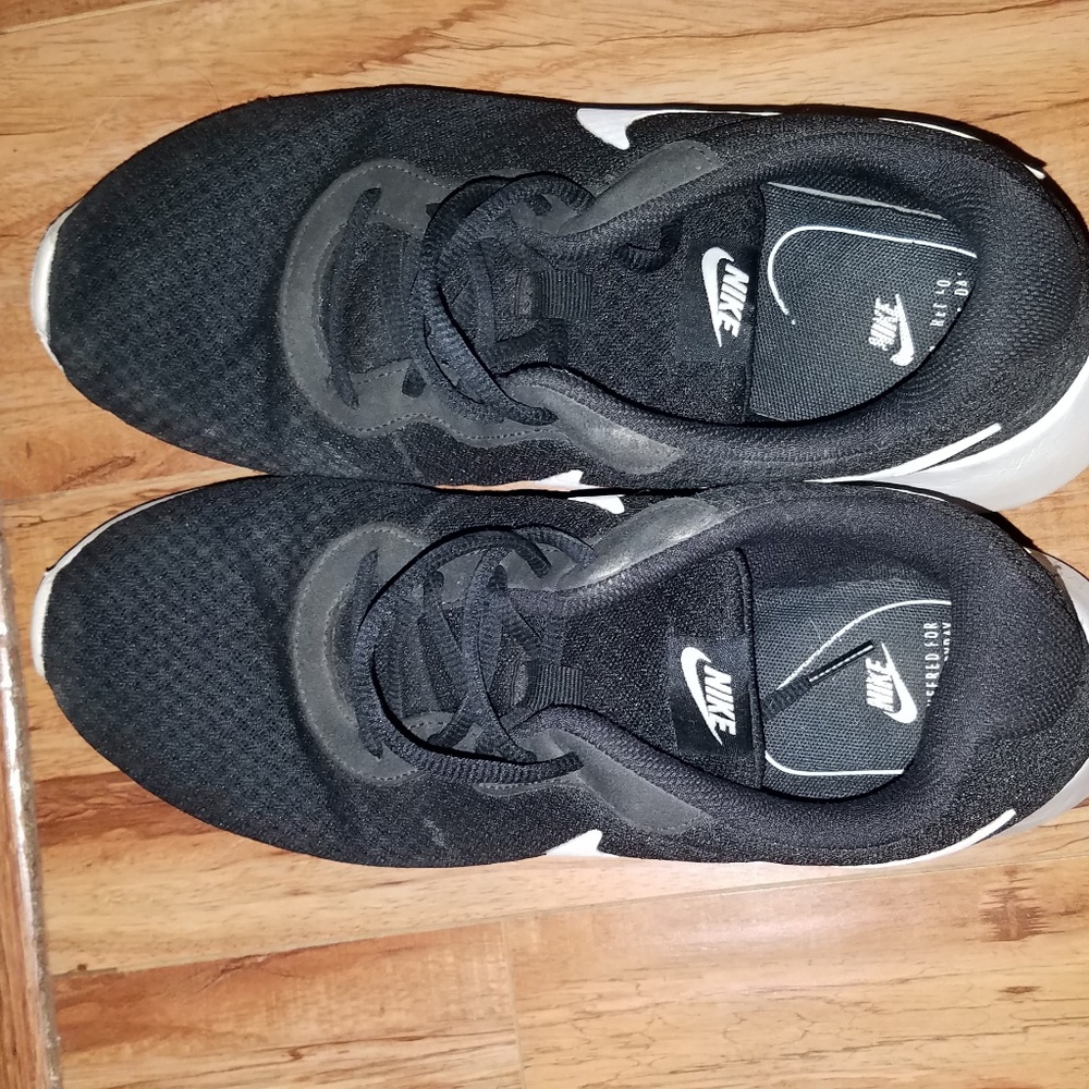 Mens size 9 nike shoes